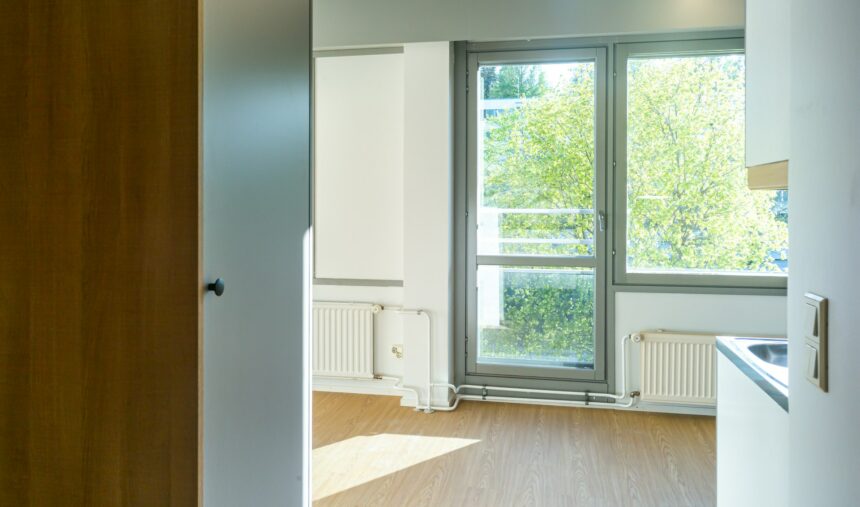 Picture of single room apartment.