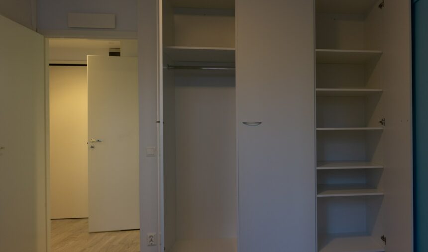 Shared apartment room and closet space